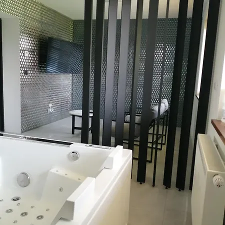 Monika Dziwnowek Z Jacuzzi * Wrzosowo (Kamien)