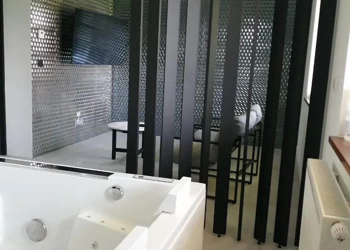 Monika Dziwnowek Z Jacuzzi * Wrzosowo (Kamien)